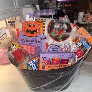 Peanuts Halloween Boo-Licious Gift Basket with Black and Orange Accents